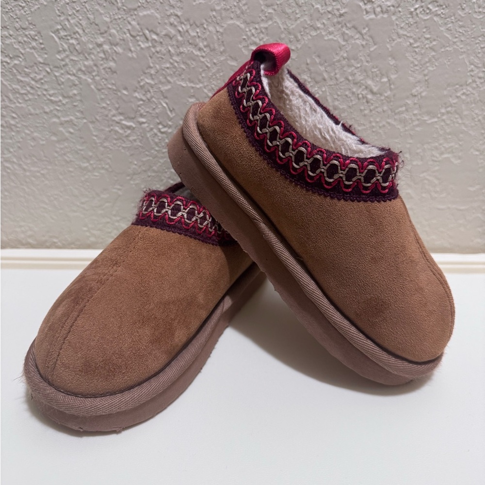 Toddler/Little girls Brown Slip-ons with Red Trim